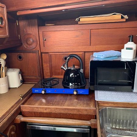 Unique Wooden Sail Yacht + 2 Bikes Included! Hotell Sant Adrià de Besòs Exteriör bild