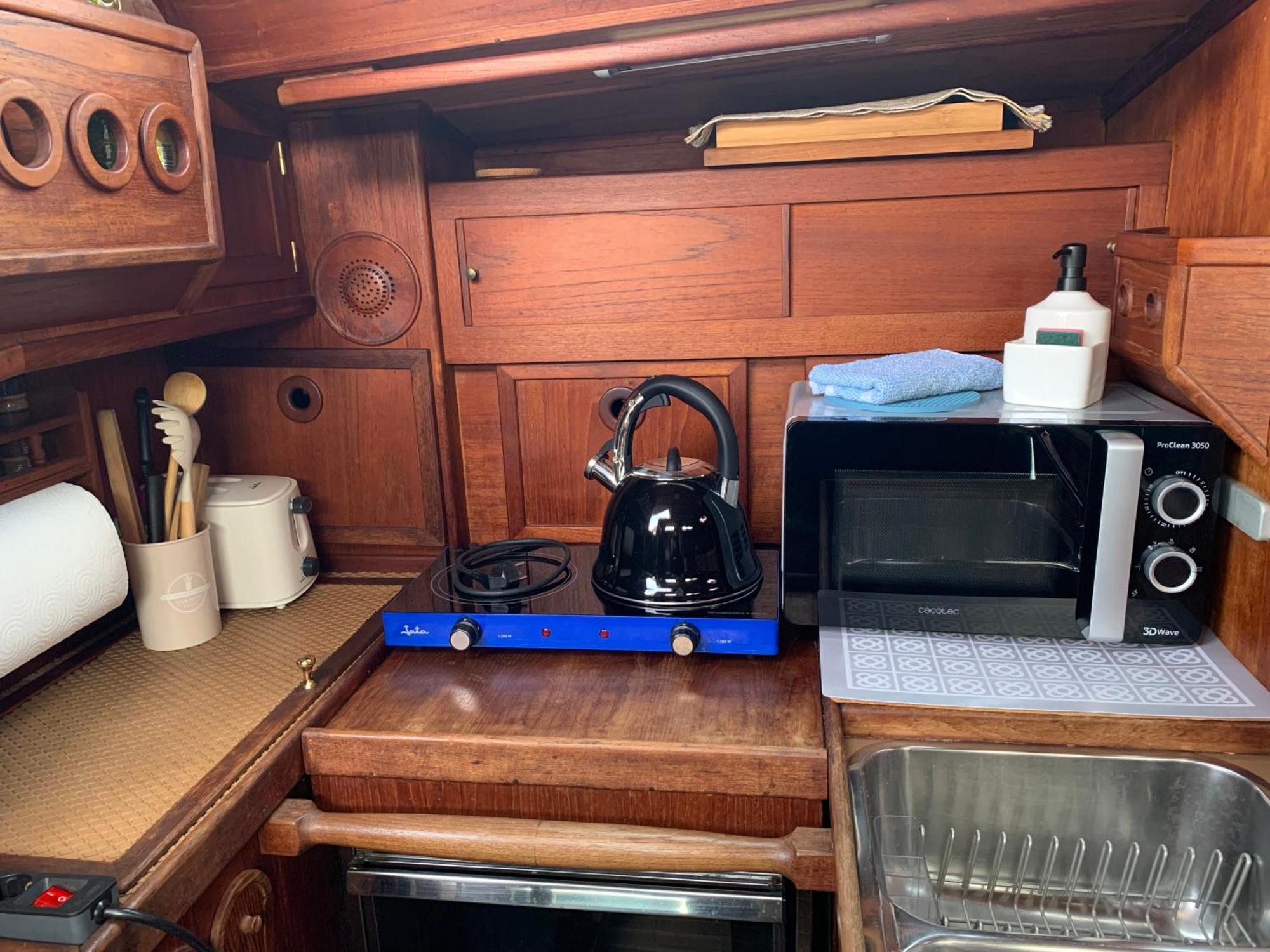 Unique Wooden Sail Yacht + 2 Bikes Included! Hotell Sant Adrià de Besòs Exteriör bild